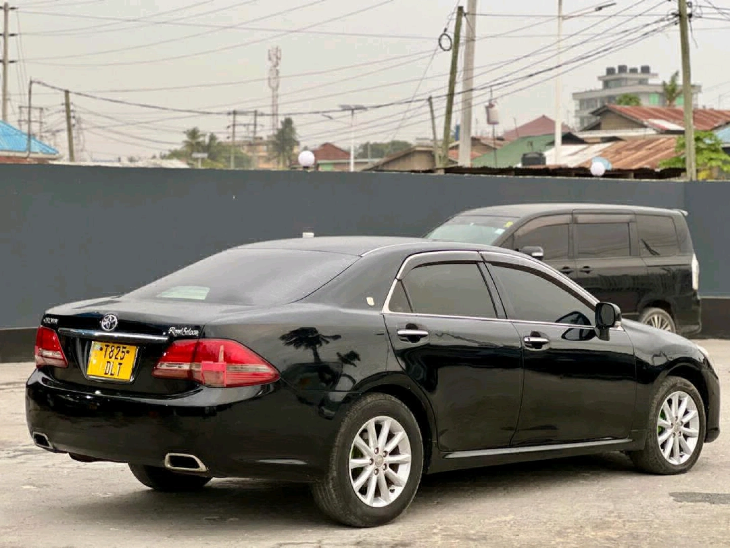 Toyota Crown Royal Saloon New Model thumbnail 5