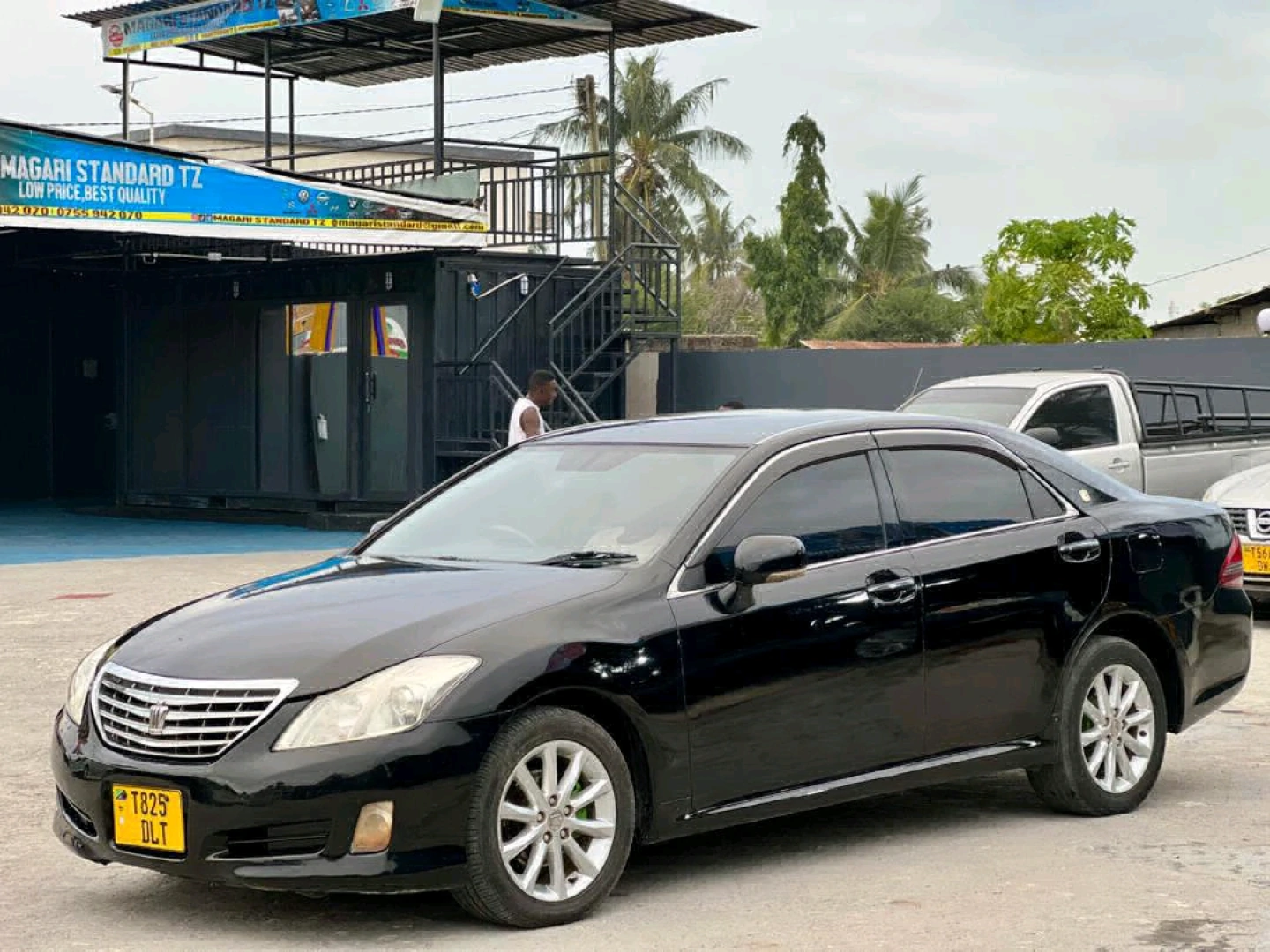 Toyota Crown Royal Saloon New Model thumbnail 6