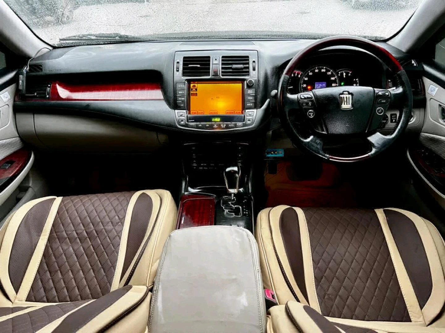 Toyota Crown Royal Saloon New Model thumbnail 7
