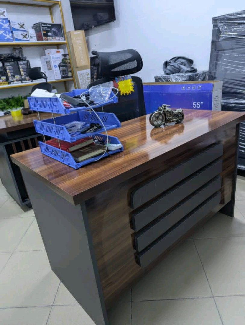 Executive Office Desk (Meza ya Ofisi)