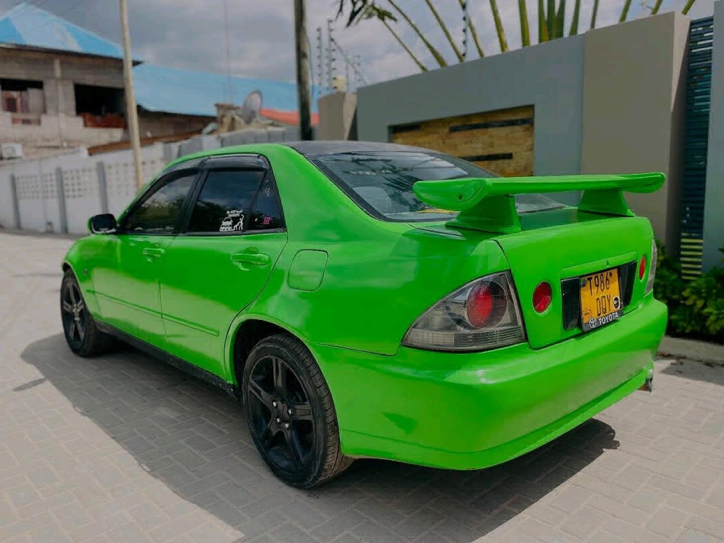 Toyota Altezza Sedan 1980cc (Bright Green) thumbnail 3