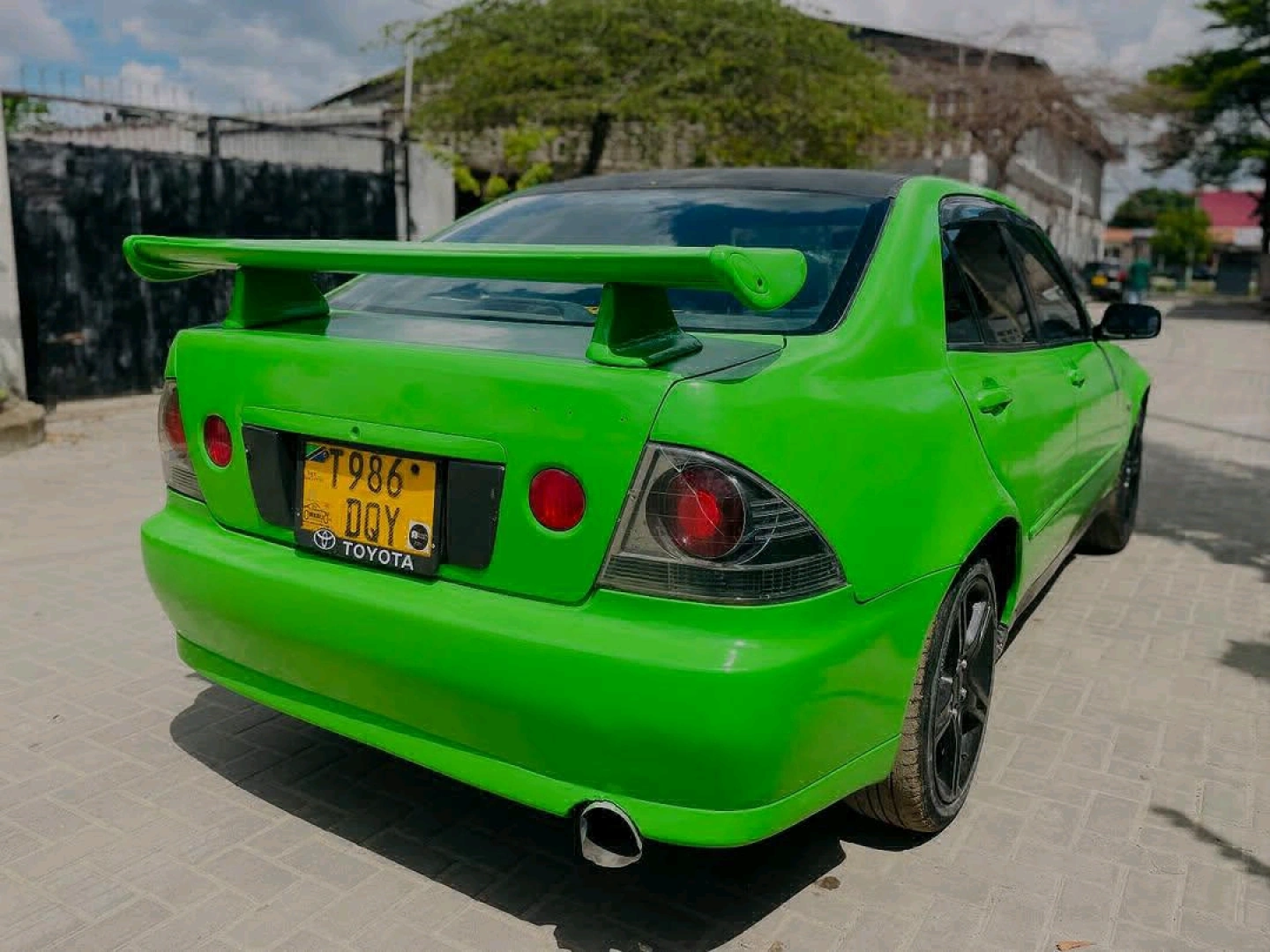 Toyota Altezza Sedan 1980cc (Bright Green) thumbnail 4