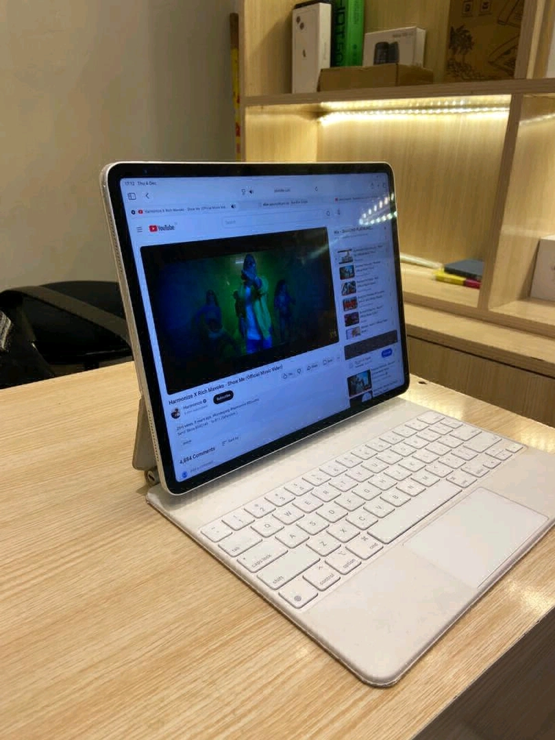 IPad Pro 12.9-inch (3rd Gen) 256GB Wi-Fi + Free Magic Keyboard