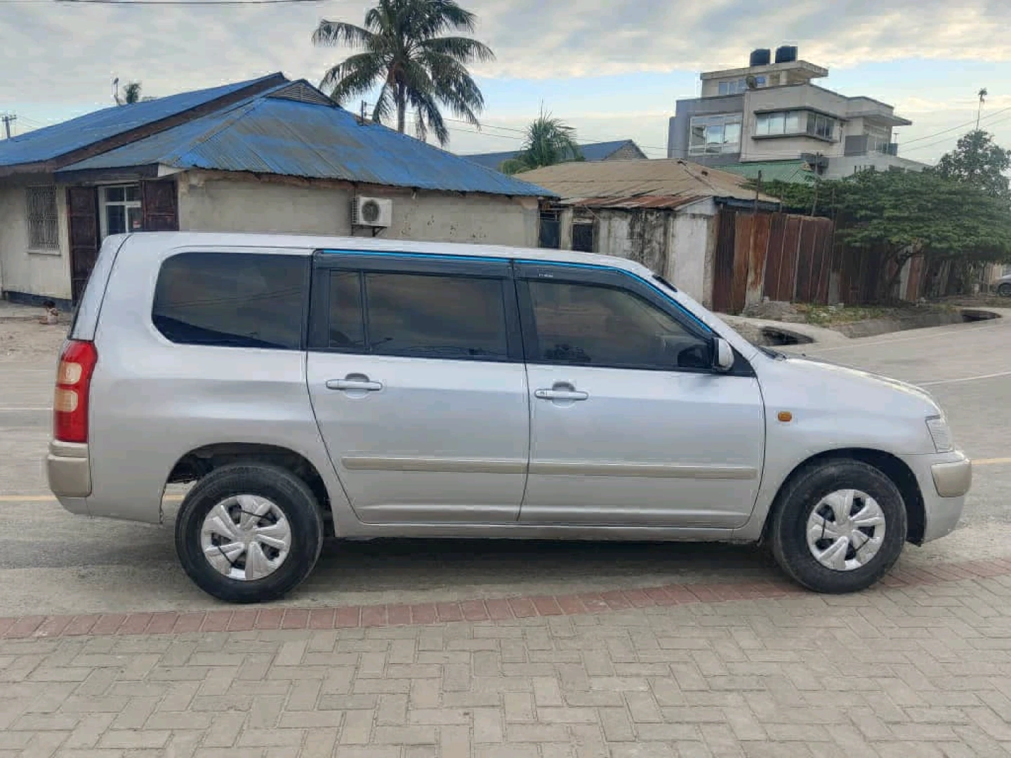 Toyota Succeed/Probox Silver 2005 Model thumbnail 6