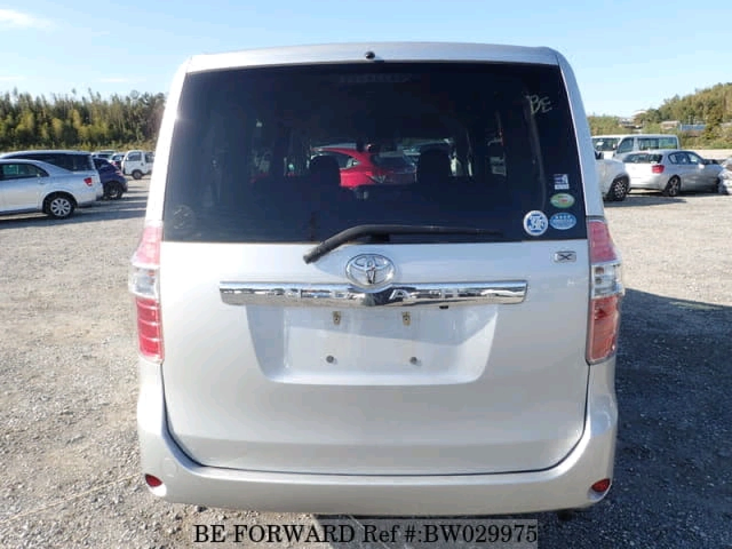 Silver Toyota Noah/Voxy Minivan thumbnail 2