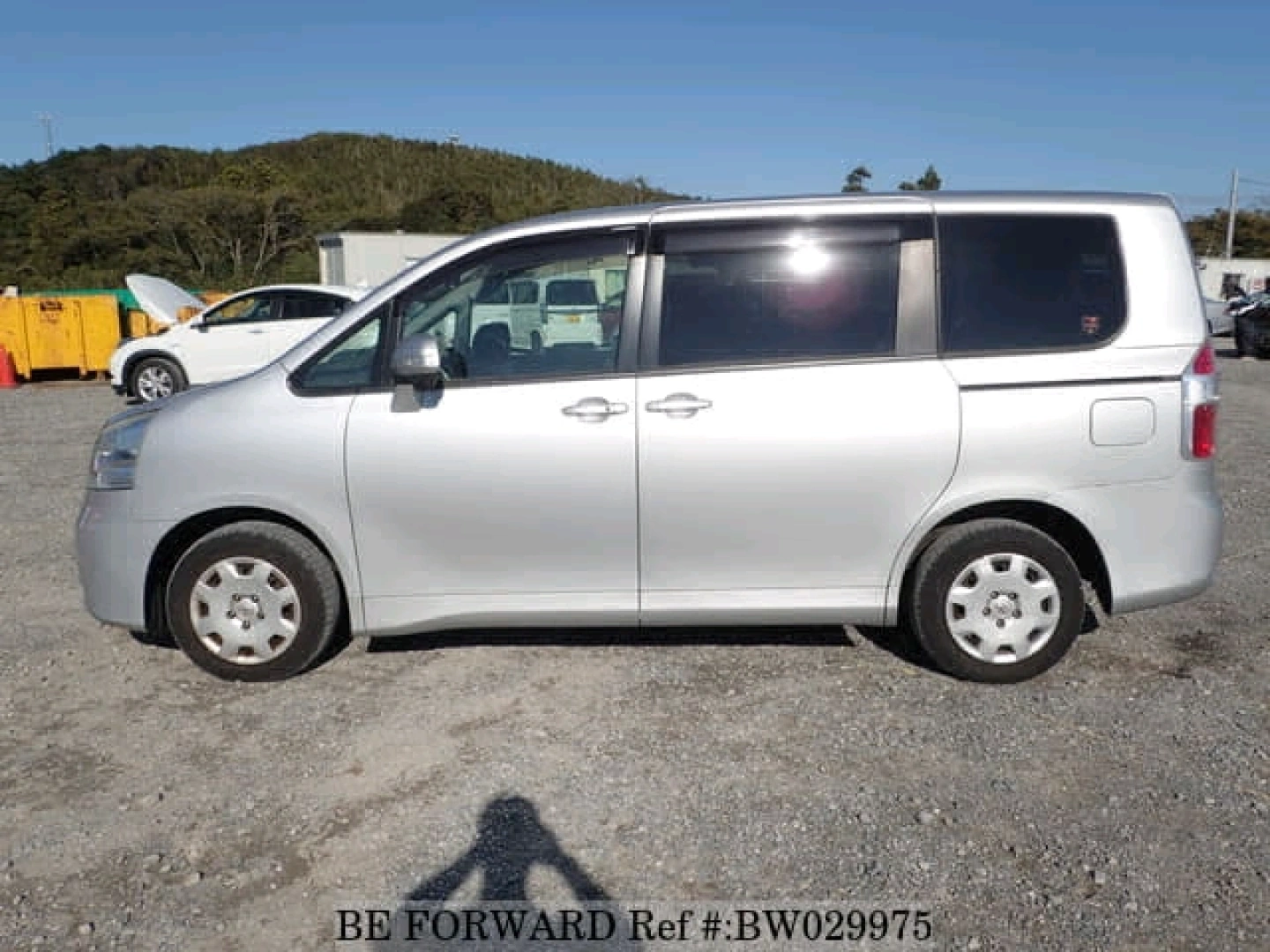 Silver Toyota Noah/Voxy Minivan thumbnail 3