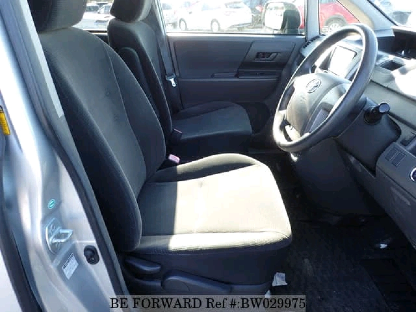 Silver Toyota Noah/Voxy Minivan thumbnail 6