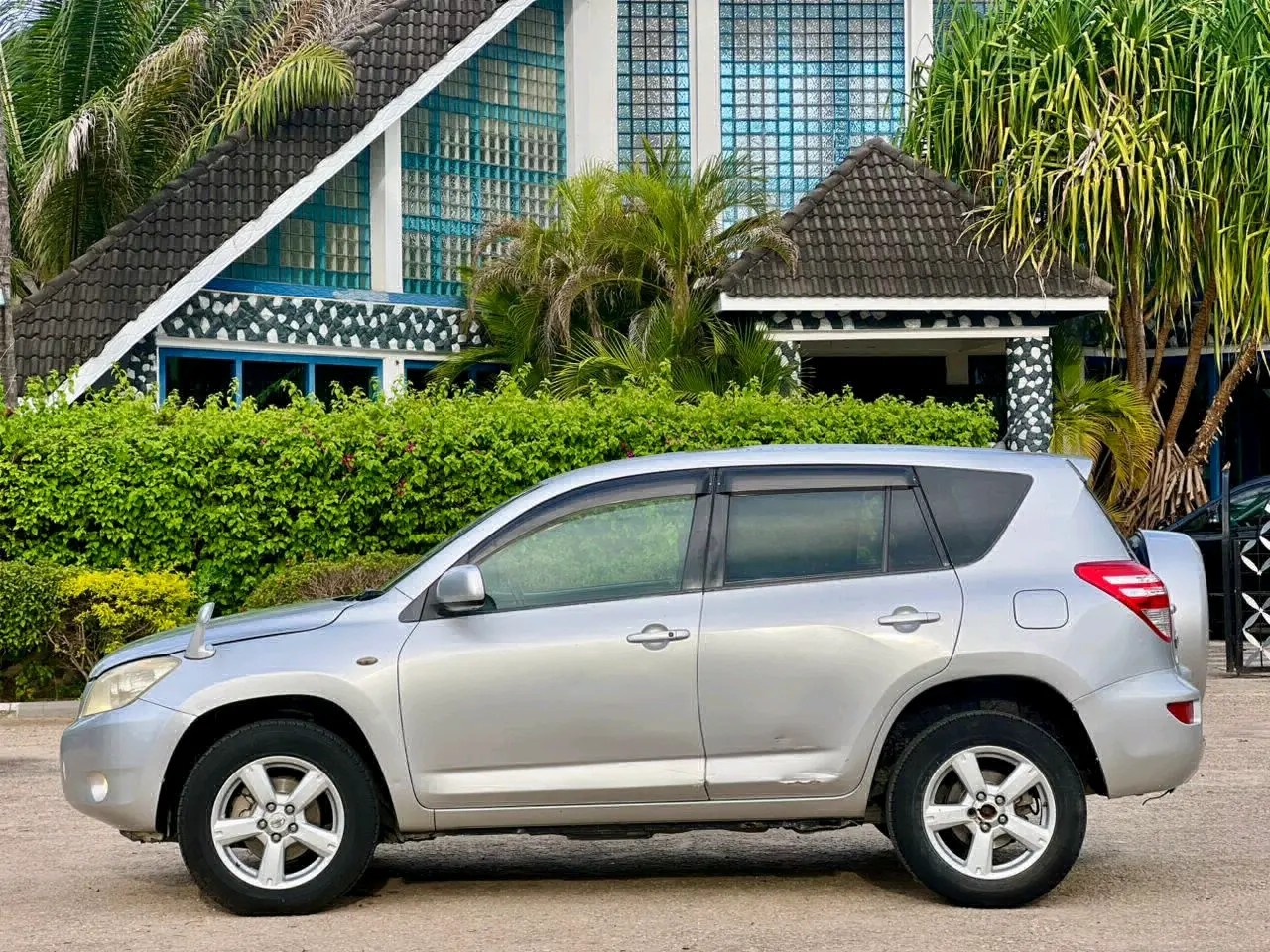 Toyota RAV4 2006 Silver thumbnail 3