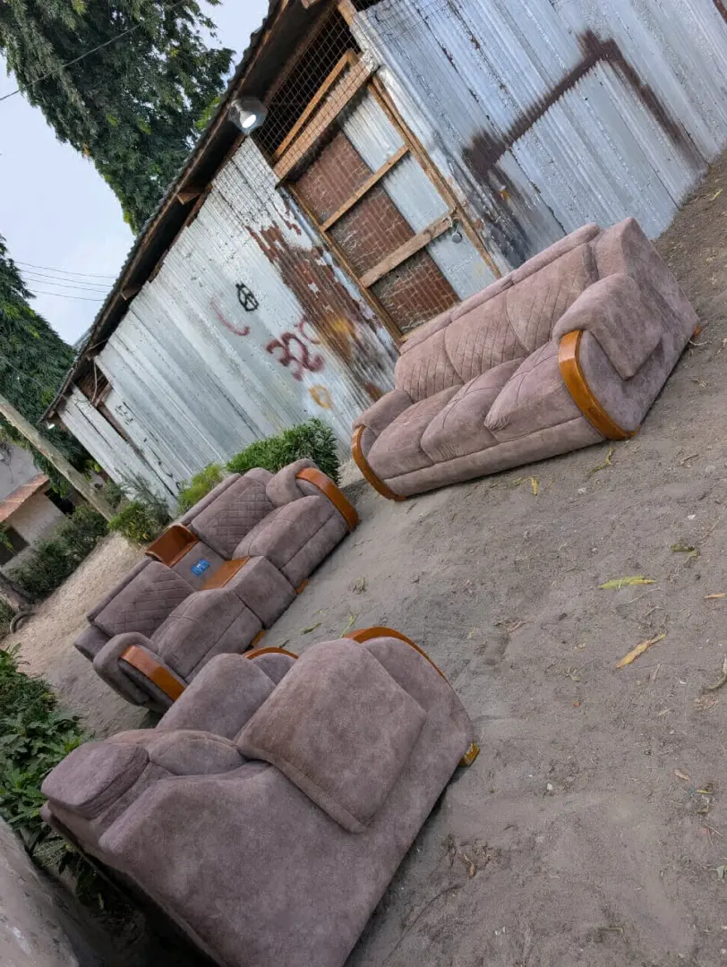 Brown 3:2:1 Sofa Set with Recliner & Headrest thumbnail 3