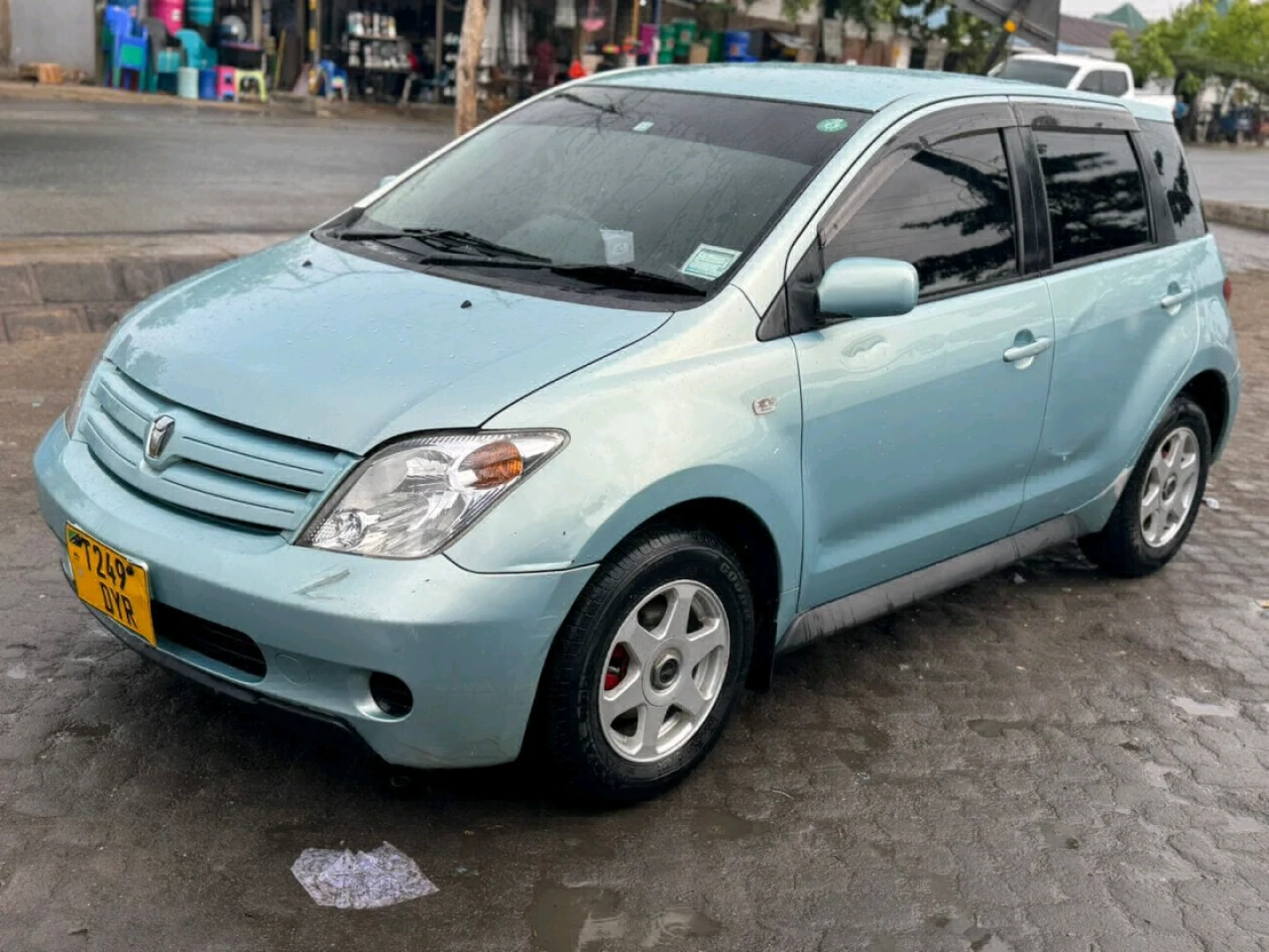 Used Toyota Ist 2005 Model with Low Mileage thumbnail 2