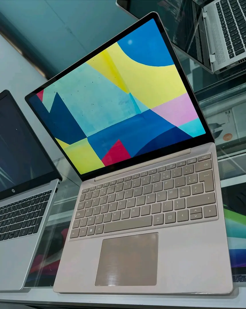 Microsoft Surface Laptop Go 3 (i5, 8GB/256GB)