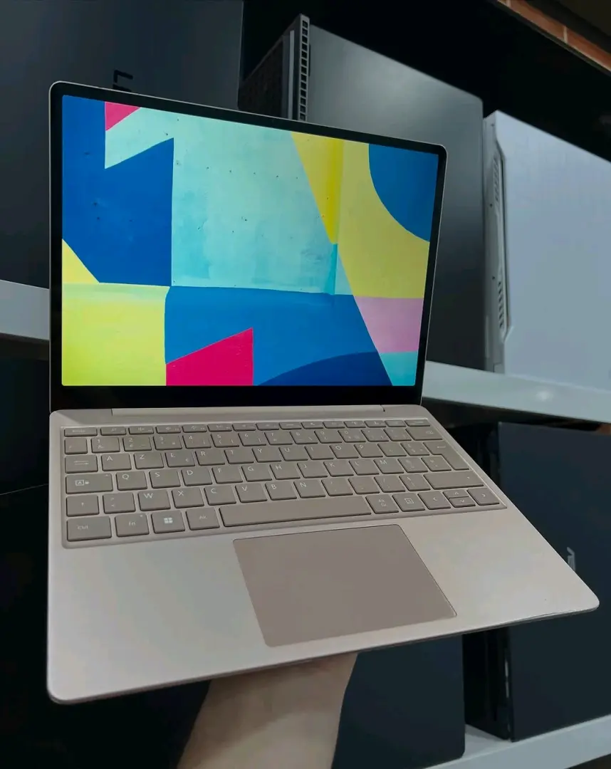 Microsoft Surface Laptop Go 3 (i5, 8GB/256GB) thumbnail 2