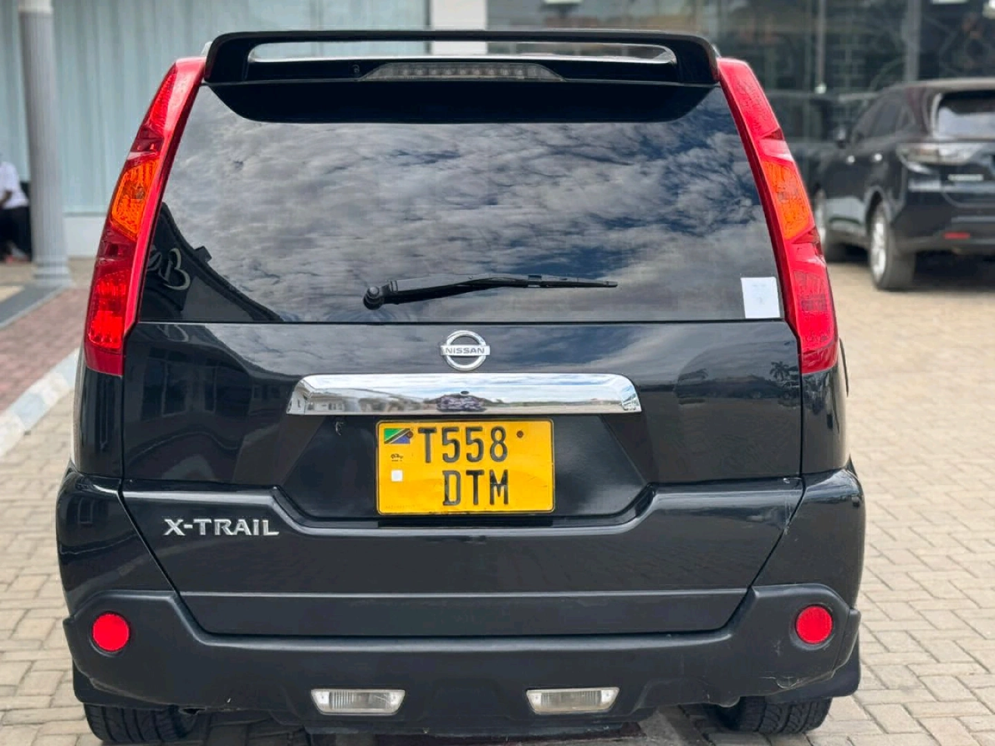 Black Nissan X-Trail SUV New Model 1990cc thumbnail 2
