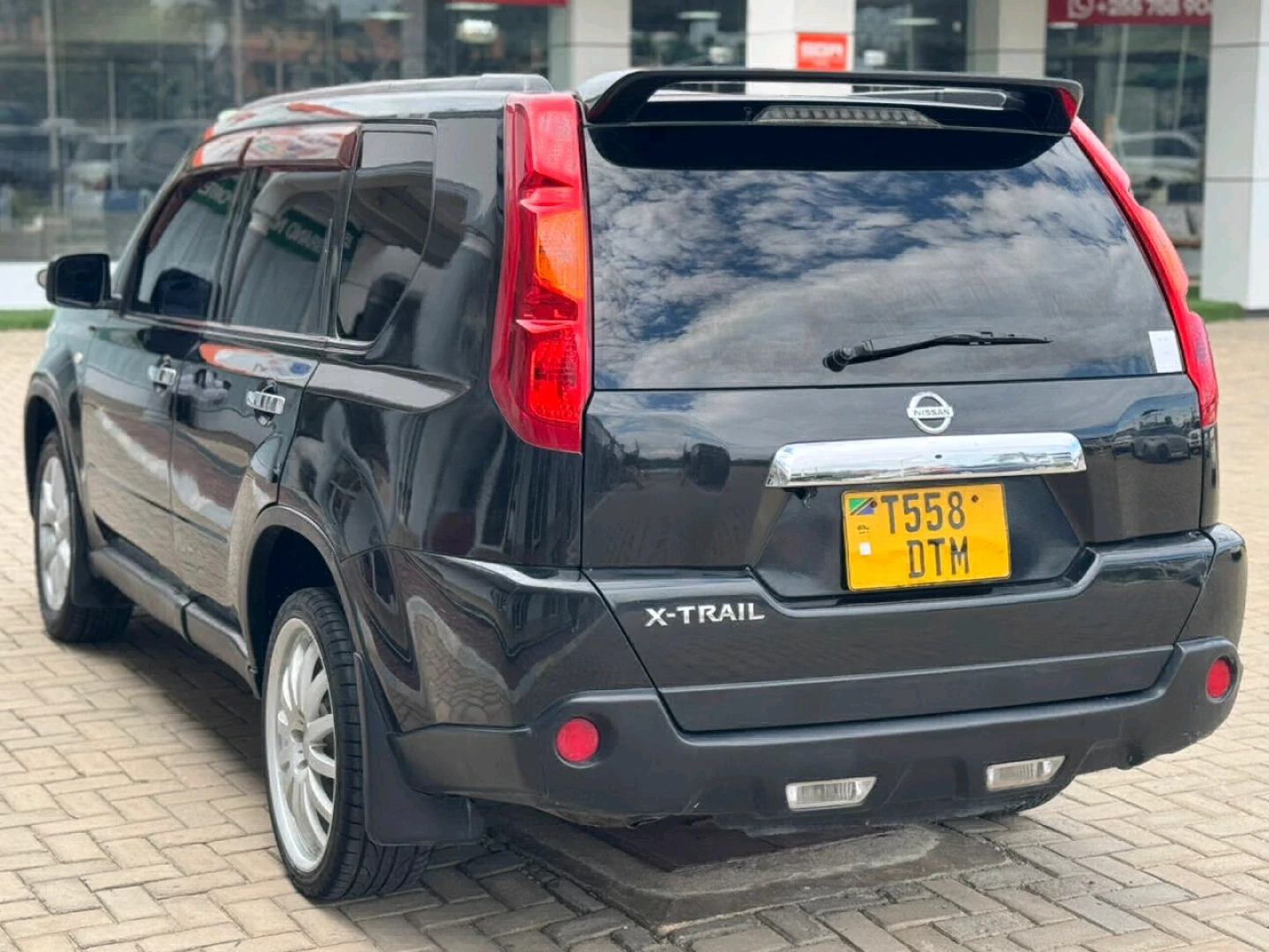 Black Nissan X-Trail SUV New Model 1990cc thumbnail 3