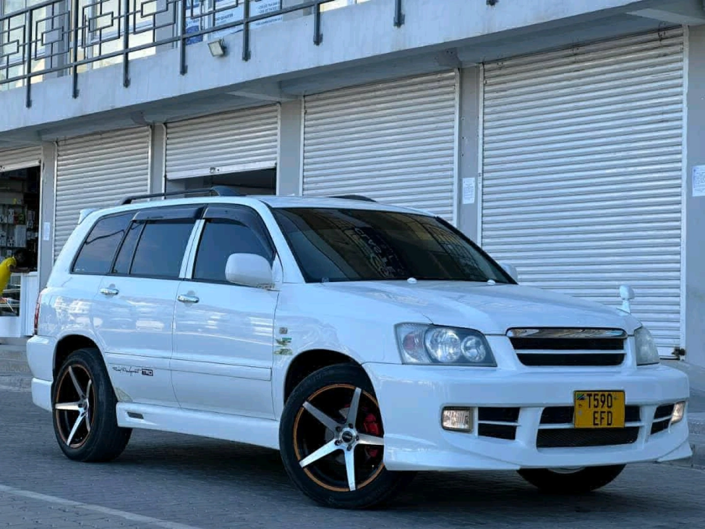 Toyota Kluger SUV 2002 Model thumbnail 2