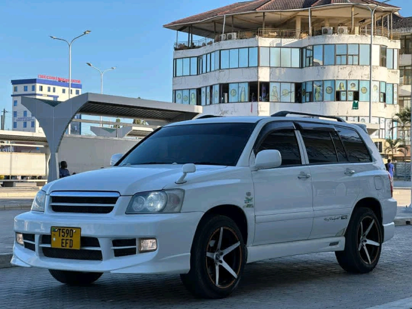 Toyota Kluger SUV 2002 Model thumbnail 4