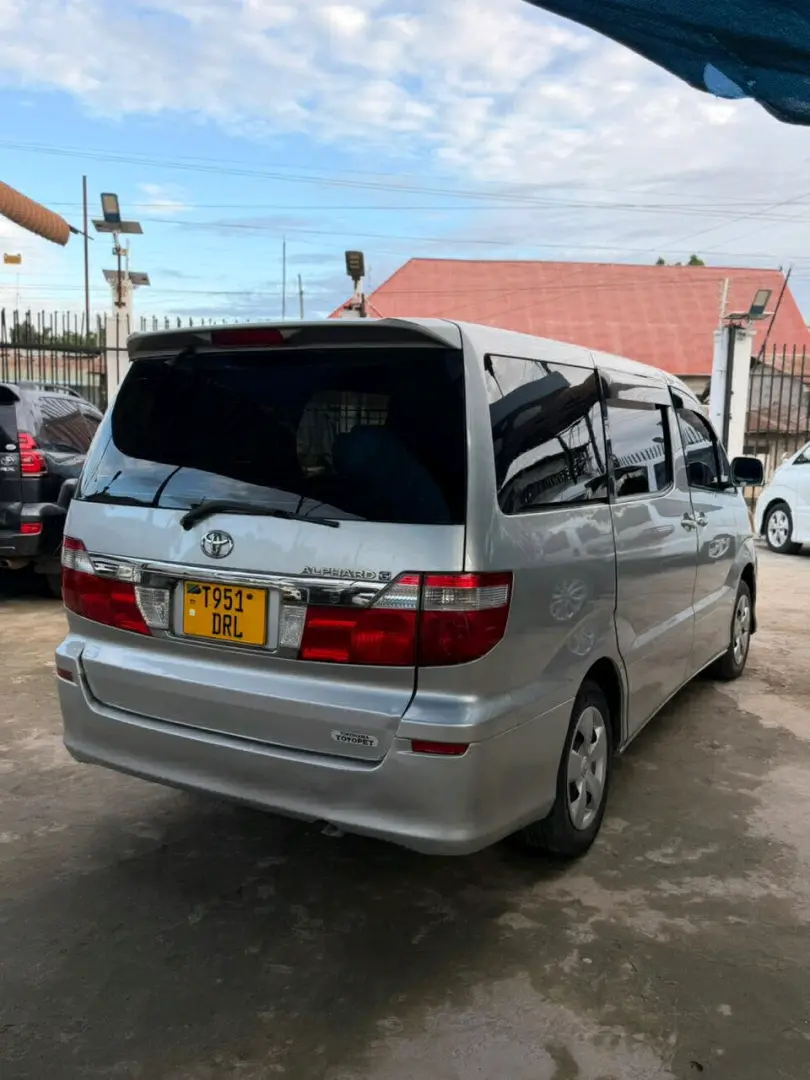 Toyota Alphard 2003 thumbnail 3