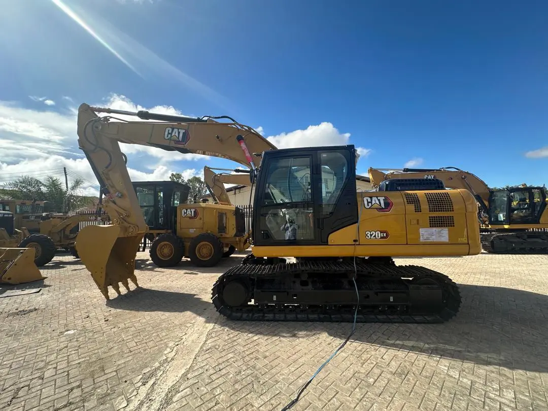 Caterpillar 320GX Excavator thumbnail 3