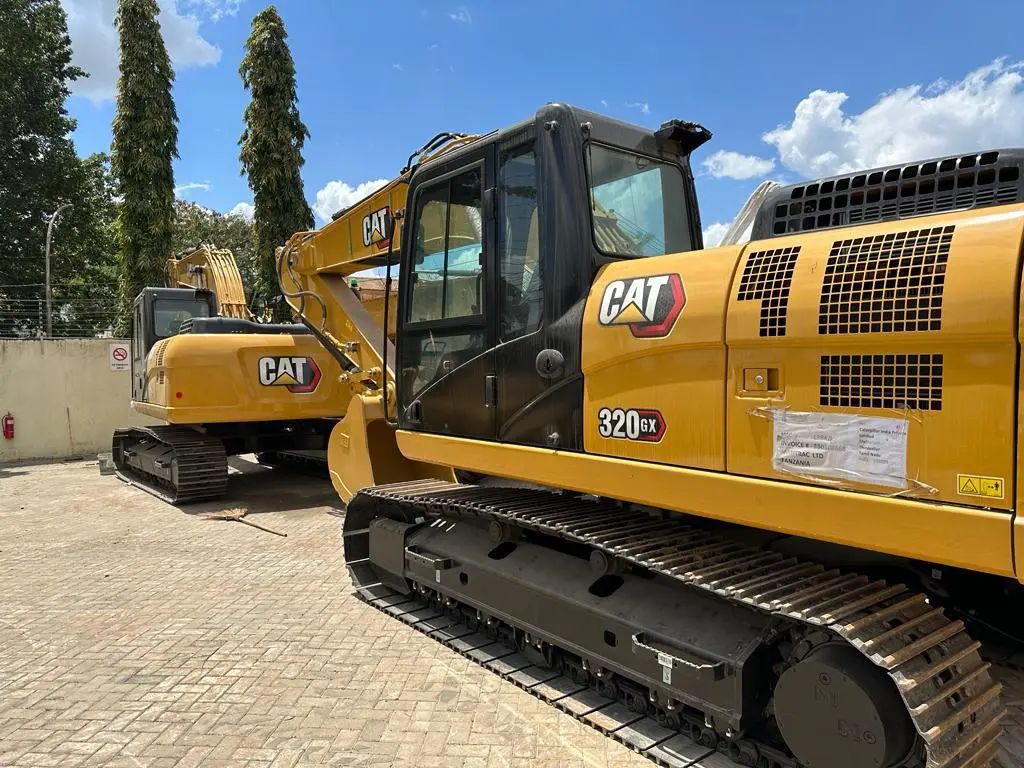 Caterpillar 320GX Excavator thumbnail 5