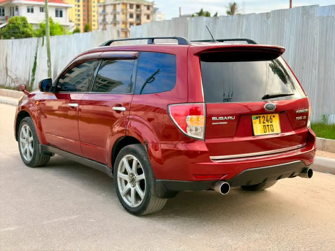 Red Subaru Forester SUV (DTQ) thumbnail 2