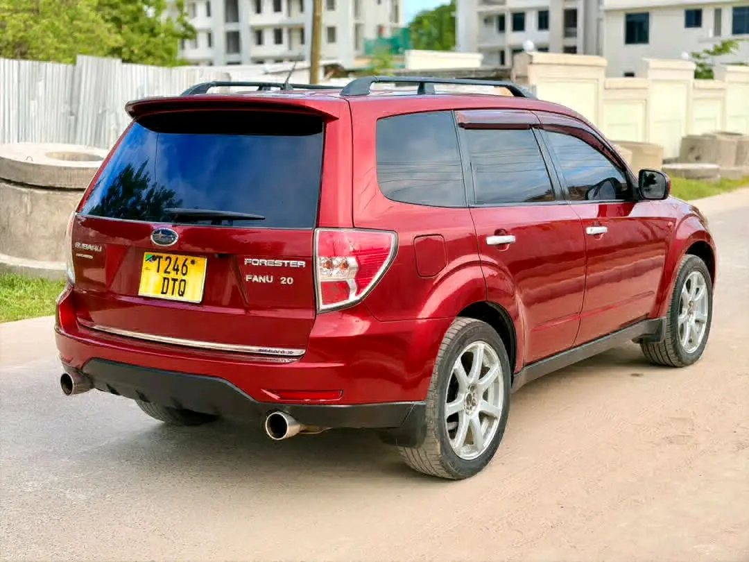 Red Subaru Forester SUV (DTQ) thumbnail 6
