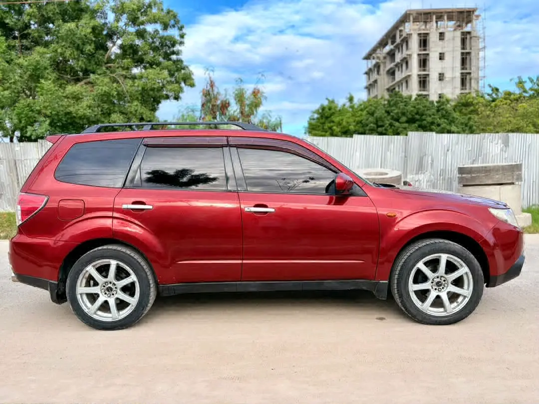 Red Subaru Forester SUV (DTQ) thumbnail 7