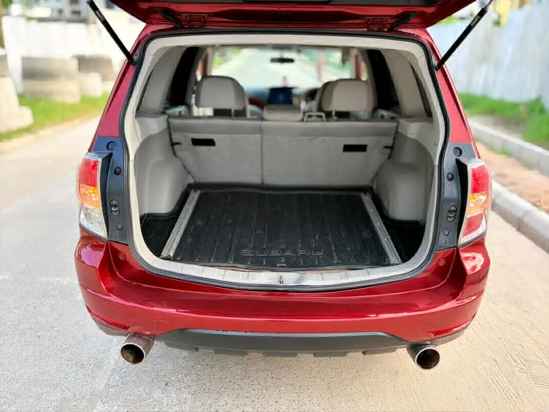 Red Subaru Forester SUV (DTQ) thumbnail 9
