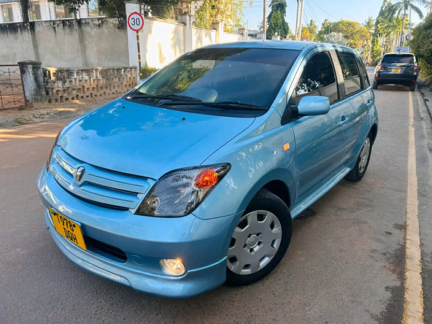 Toyota Ist Blue 2006 Model