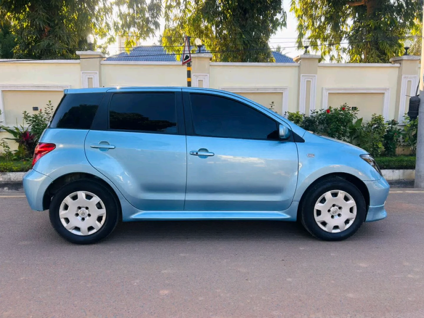 Toyota Ist Blue 2006 Model thumbnail 3