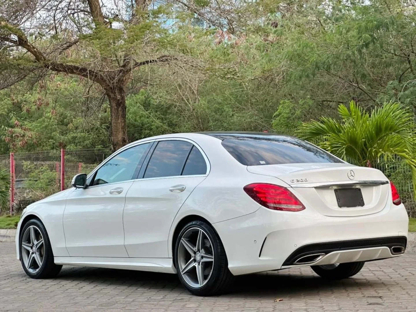 Mercedes Benz C class 200 AMG 2014 thumbnail 2