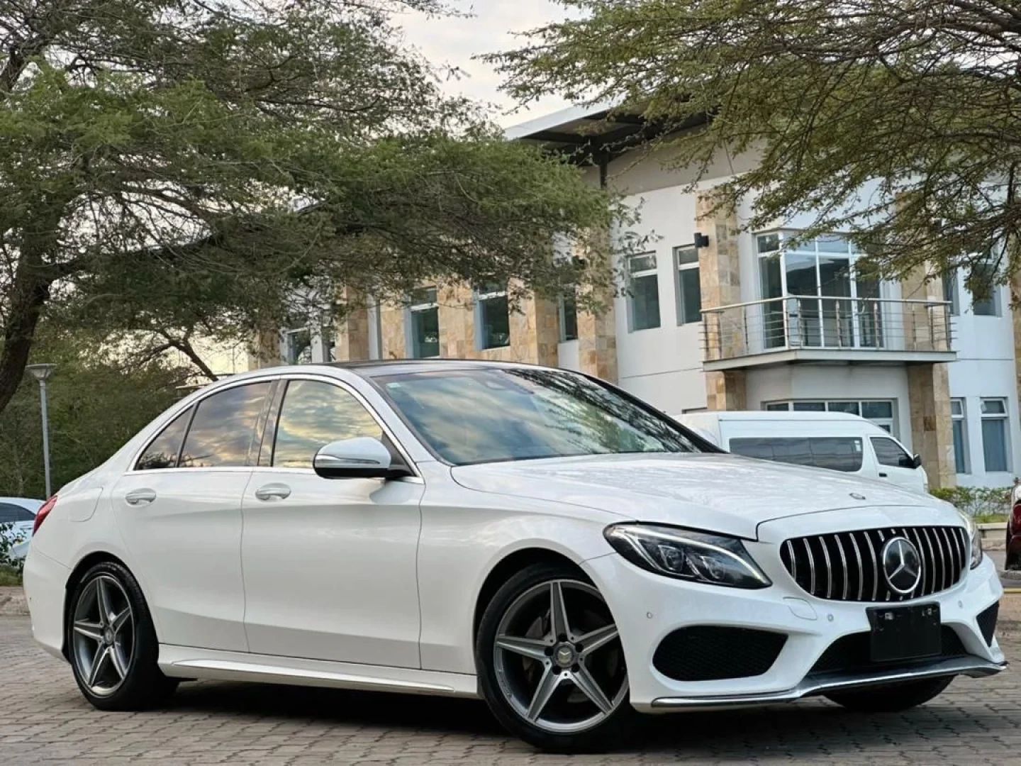 Mercedes Benz C class 200 AMG 2014 thumbnail 3