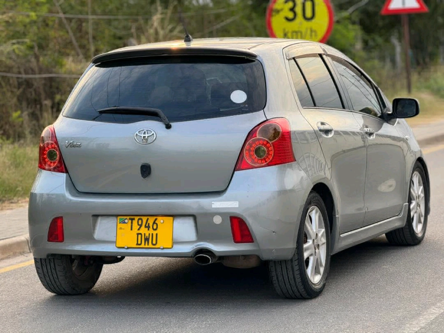 Toyota Vitz 2004 RS - 1490cc thumbnail 3