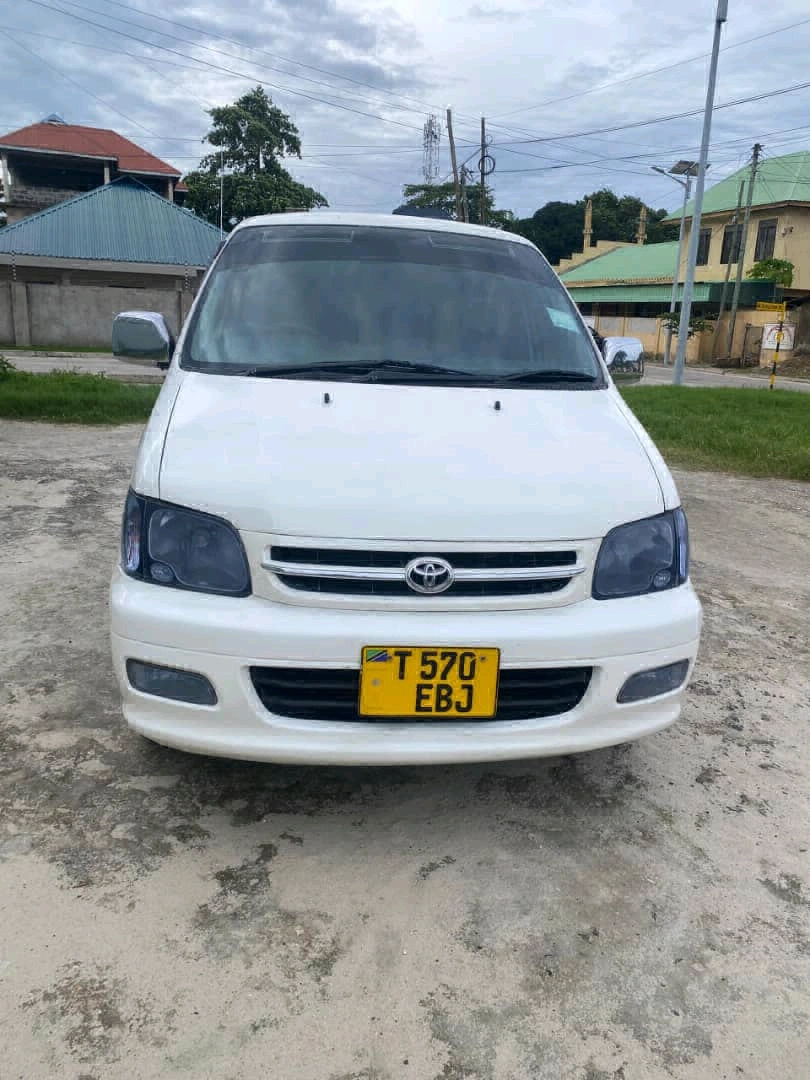 Toyota Noah SR40 Automatic Van