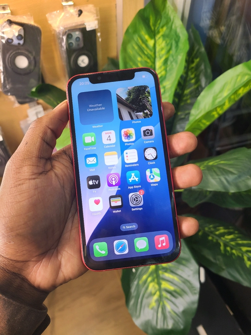 Apple iPhone 13 128GB Red (Clean Offer) thumbnail 3