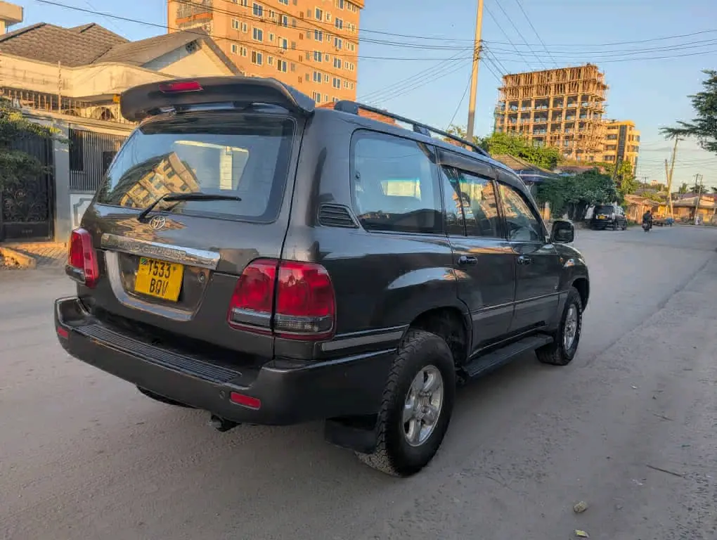 Toyota Land Cruiser VX 2001 thumbnail 3