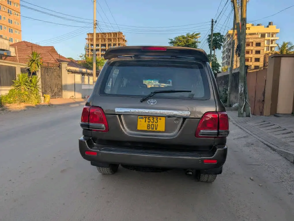 Toyota Land Cruiser VX 2001 thumbnail 4