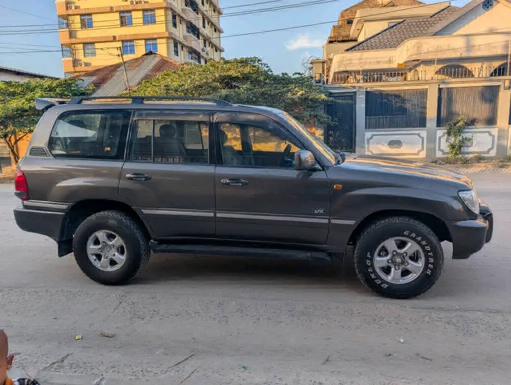 Toyota Land Cruiser VX 2001 thumbnail 5