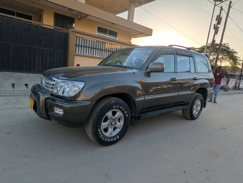 Toyota Land Cruiser VX 2001 thumbnail 6