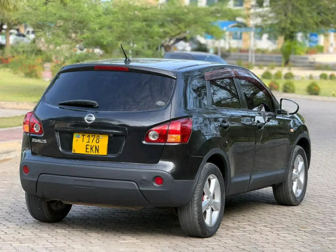 Nissan Dualis 2009 Nyeusi, 81,000 km thumbnail 2