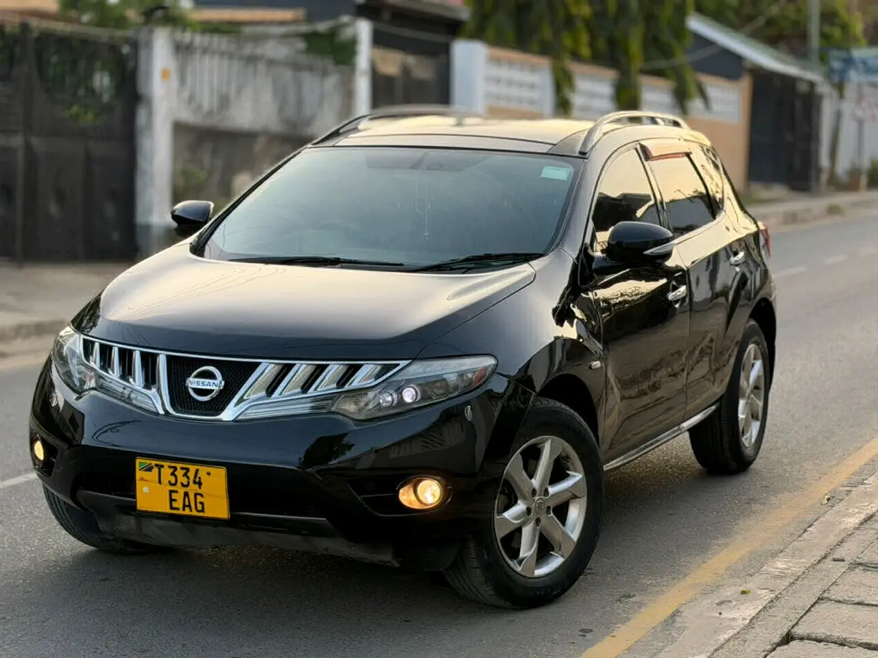 Nissan Murano SUV Black (2490cc) thumbnail 4