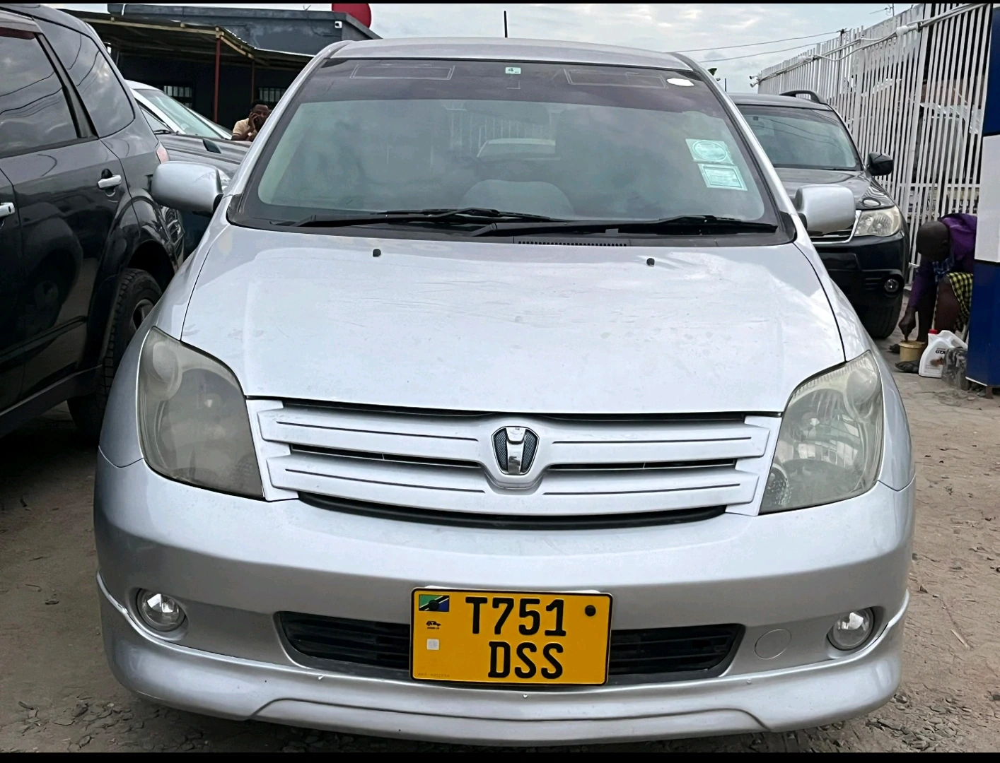 Toyota Ist 2004 Silver Automatic 1490cc