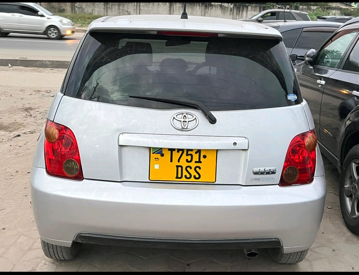 Toyota Ist 2004 Silver Automatic 1490cc thumbnail 2