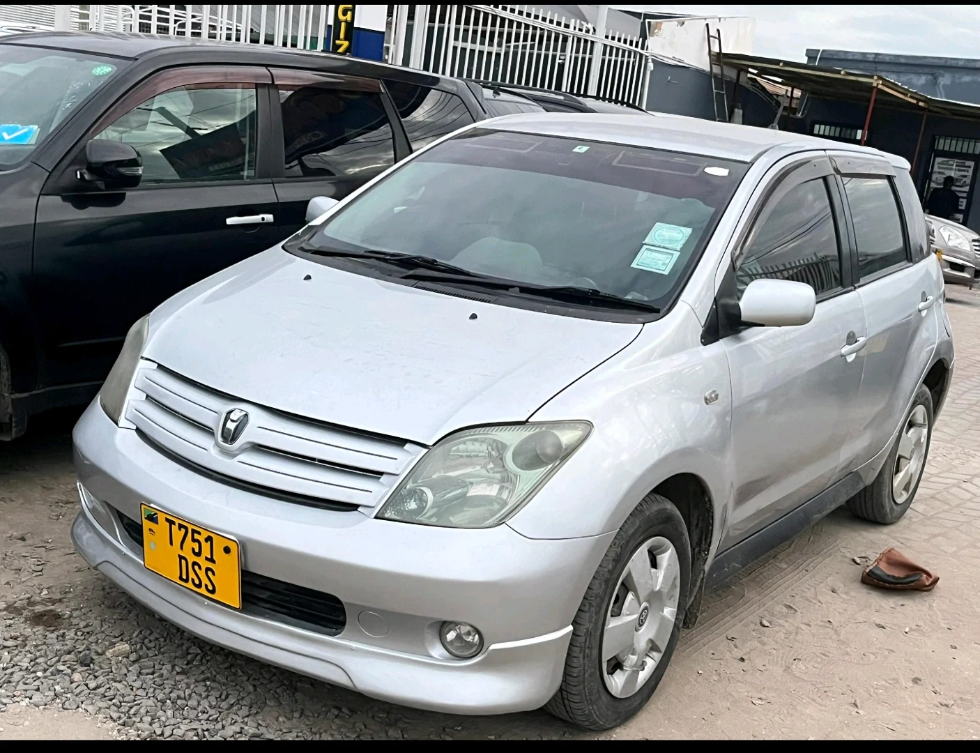 Toyota Ist 2004 Silver Automatic 1490cc thumbnail 4