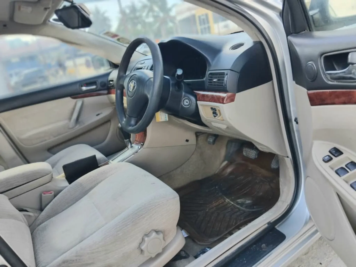 Toyota Premio F Sedan Silver (Full AC) thumbnail 2