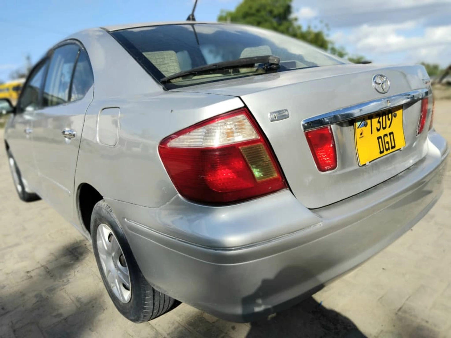 Toyota Premio F Sedan Silver (Full AC) thumbnail 4