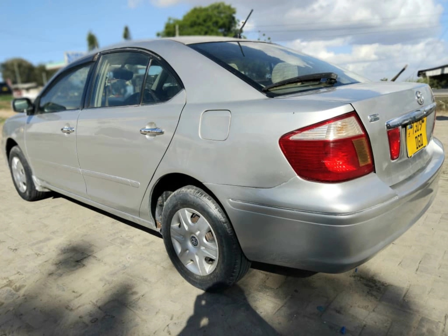 Toyota Premio F Sedan Silver (Full AC) thumbnail 5