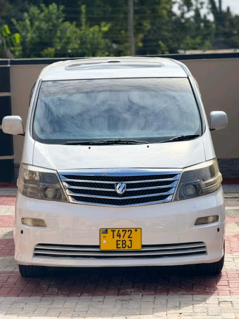 Toyota Alphard 2005 Minivan (2390cc)