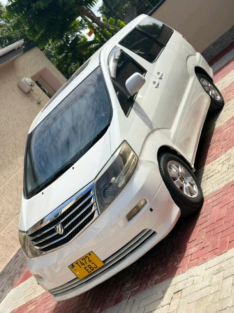 Toyota Alphard 2005 Minivan (2390cc) thumbnail 2