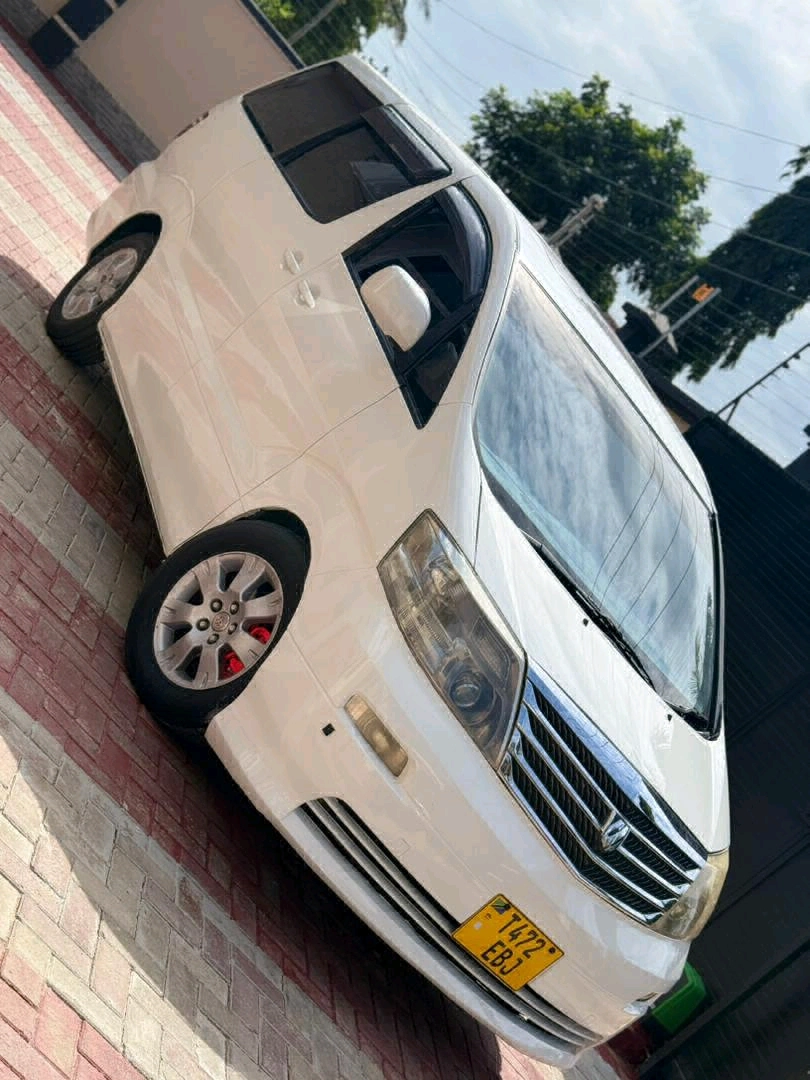 Toyota Alphard 2005 Minivan (2390cc) thumbnail 3