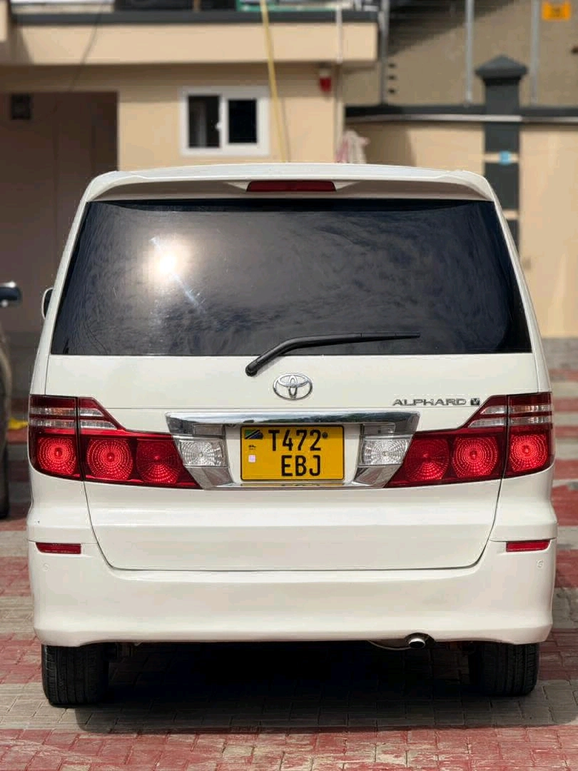 Toyota Alphard 2005 Minivan (2390cc) thumbnail 5